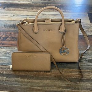 Michael Kors tan purse and matching wallet